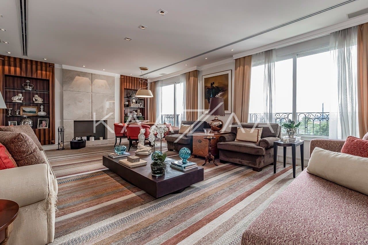 Ambientes suntuosos, planta ampla e vista panorâmica. Apartamento neoclássico no Jardim Guedala. - Foto 8