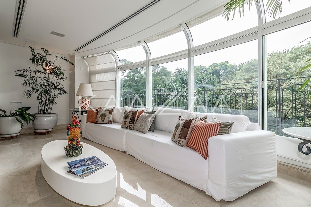 Ambientes suntuosos, planta ampla e vista panorâmica. Apartamento neoclássico no Jardim Guedala. - Foto 17