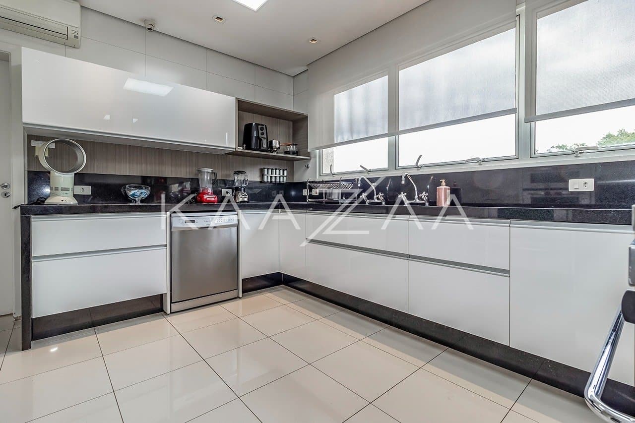 Ambientes suntuosos, planta ampla e vista panorâmica. Apartamento neoclássico no Jardim Guedala. - Foto 20