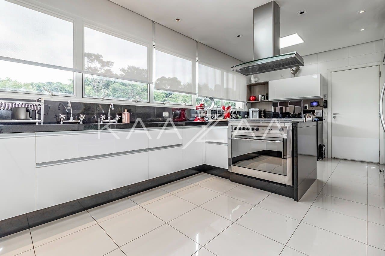 Ambientes suntuosos, planta ampla e vista panorâmica. Apartamento neoclássico no Jardim Guedala. - Foto 21