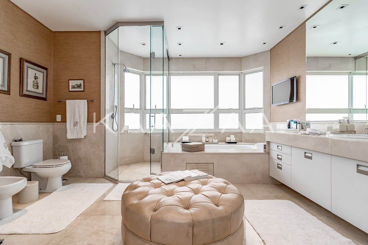 Ambientes suntuosos, planta ampla e vista panorâmica. Apartamento neoclássico no Jardim Guedala. - Foto 26