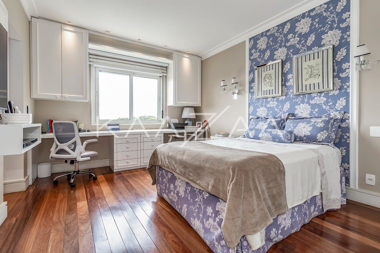 Ambientes suntuosos, planta ampla e vista panorâmica. Apartamento neoclássico no Jardim Guedala. - Foto 31