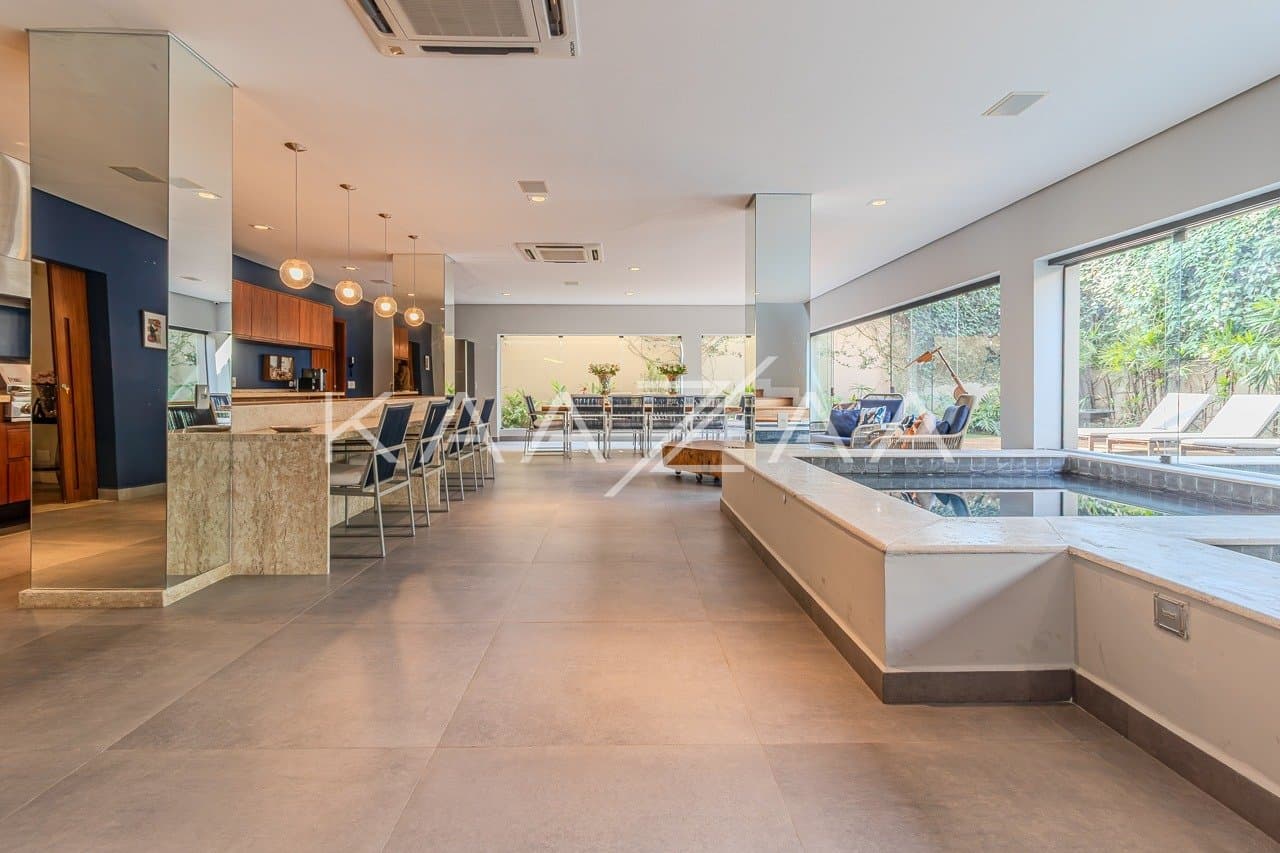 Casa completa em lazer, amplitude e privacidade, com 5 suítes. Em ótima localização na Cidade Jardim. - Foto 10