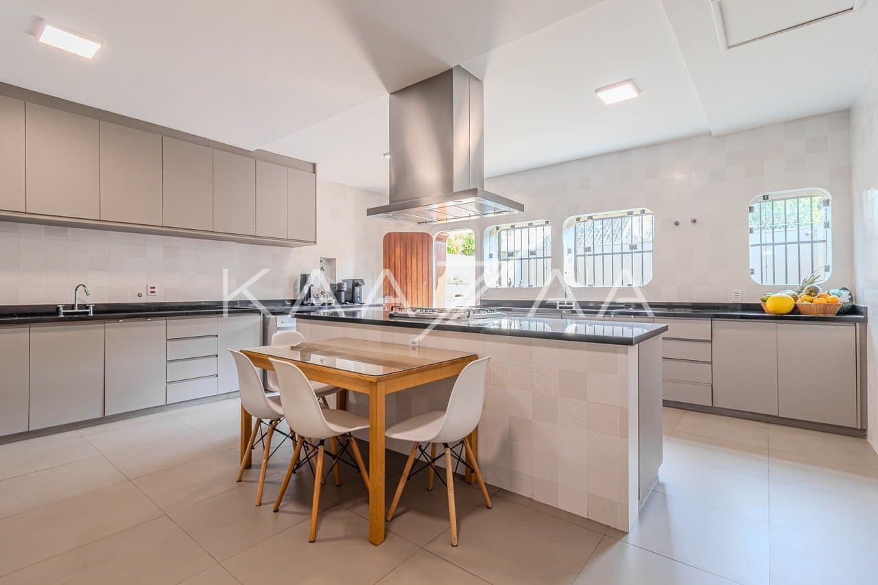 Casa completa em lazer, amplitude e privacidade, com 5 suítes. Em ótima localização na Cidade Jardim. - Foto 22