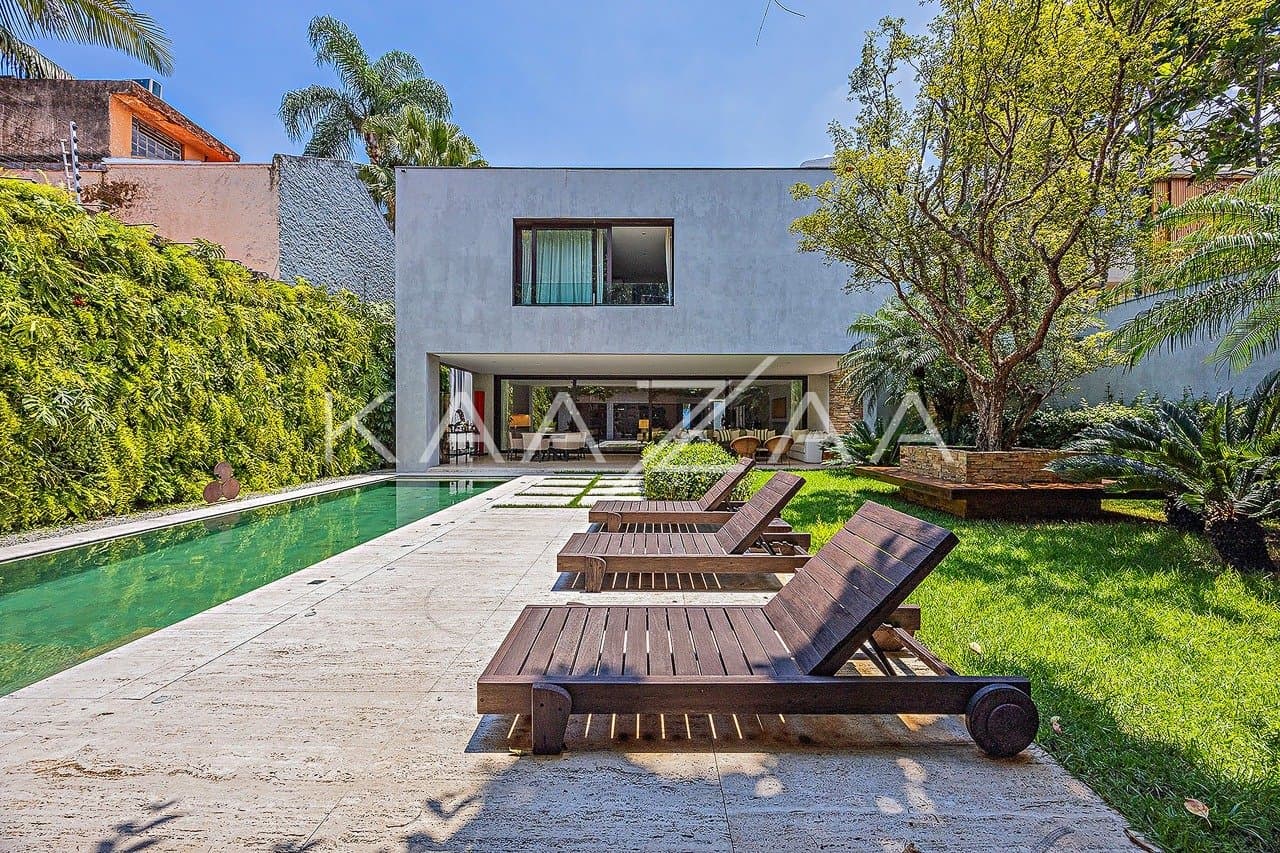 Arquitetura e paisagismo irretocáveis: casa no Jardim Paulistano. - Foto 8