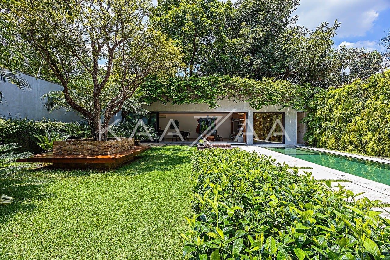 Arquitetura e paisagismo irretocáveis: casa no Jardim Paulistano. - Foto 2