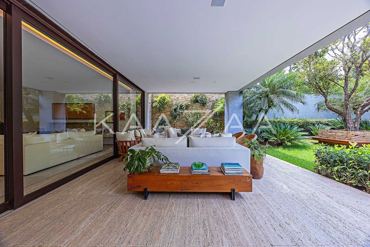 Arquitetura e paisagismo irretocáveis: casa no Jardim Paulistano. - Foto 13