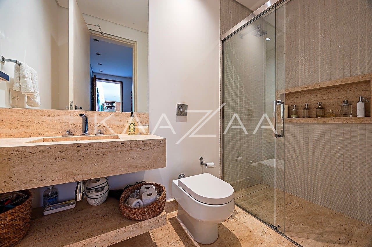 Arquitetura e paisagismo irretocáveis: casa no Jardim Paulistano. - Foto 27