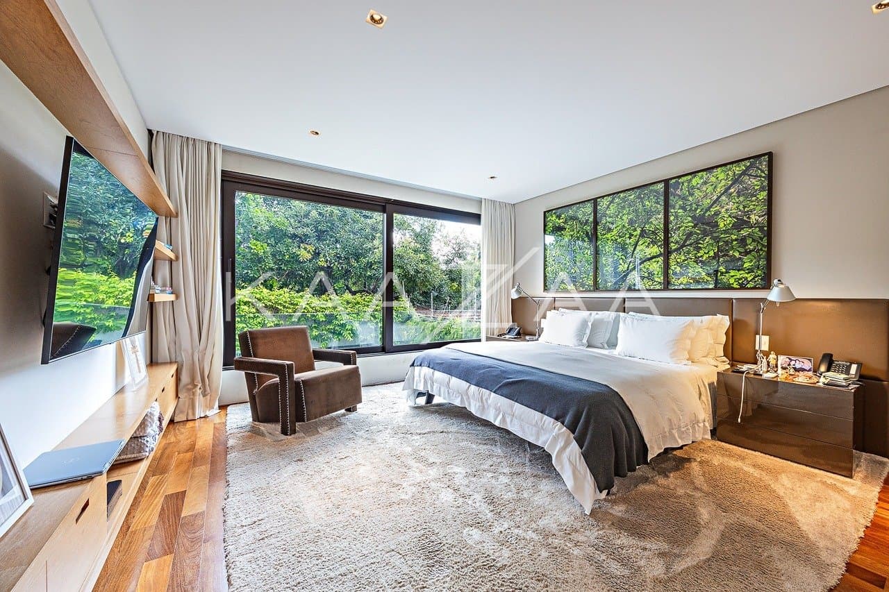 Arquitetura e paisagismo irretocáveis: casa no Jardim Paulistano. - Foto 31