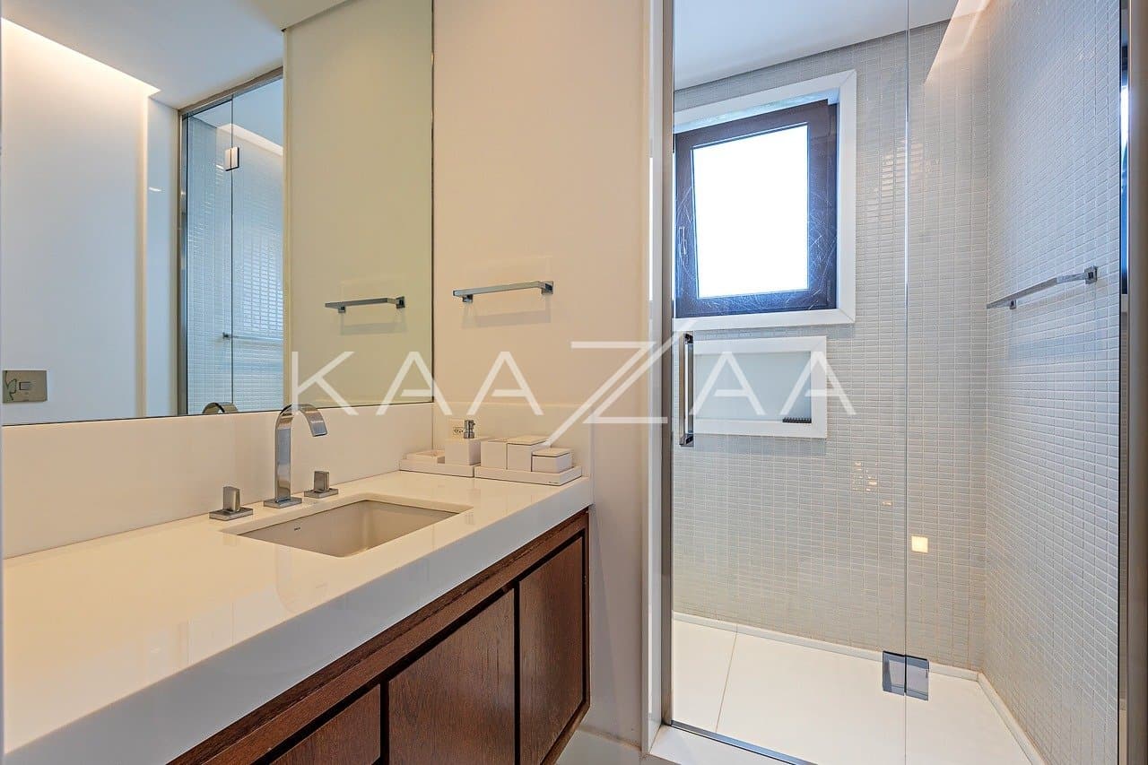 Arquitetura e paisagismo irretocáveis: casa no Jardim Paulistano. - Foto 36