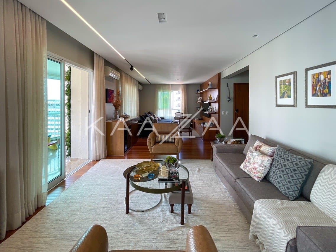 Muito charme e acabamentos impecáveis, neste apartamento em prédio neoclássico no Jardim Paulista. - Foto 2