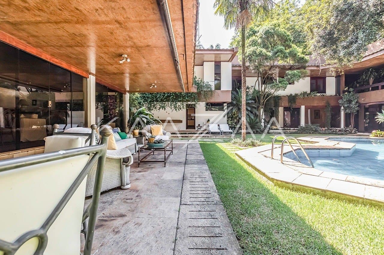 Com ares de casa de campo, uma residência espetacular no Jardim América. - Foto 4