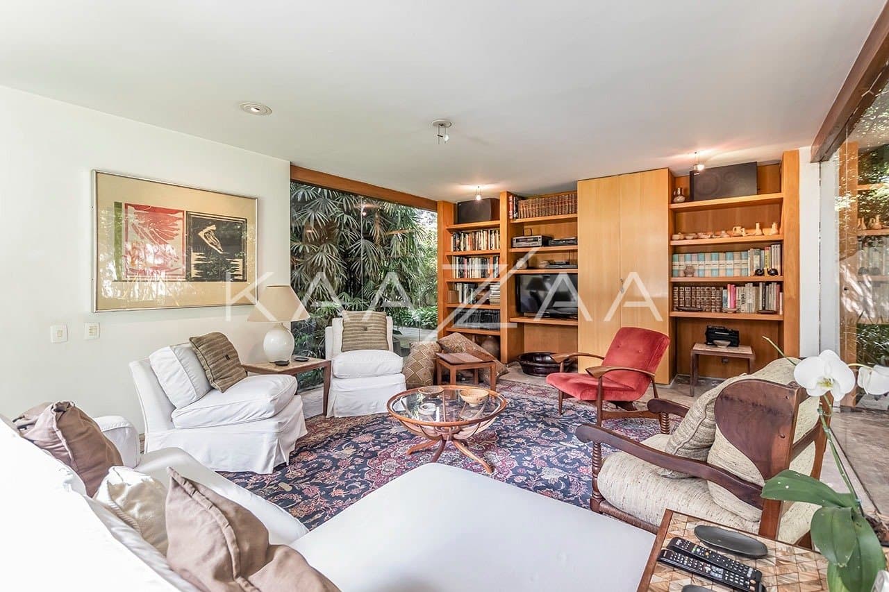 Com ares de casa de campo, uma residência espetacular no Jardim América. - Foto 14