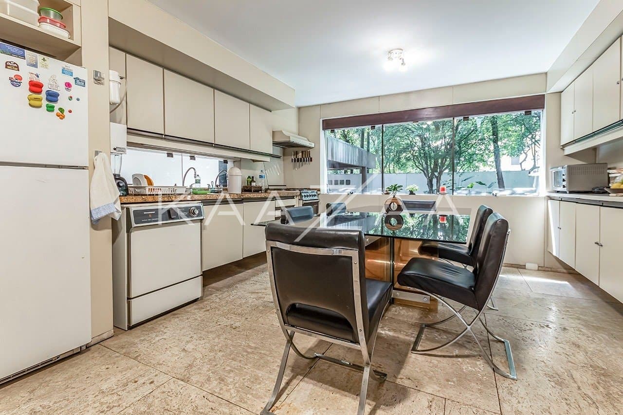 Com ares de casa de campo, uma residência espetacular no Jardim América. - Foto 22