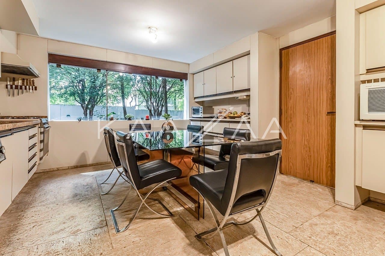 Com ares de casa de campo, uma residência espetacular no Jardim América. - Foto 23