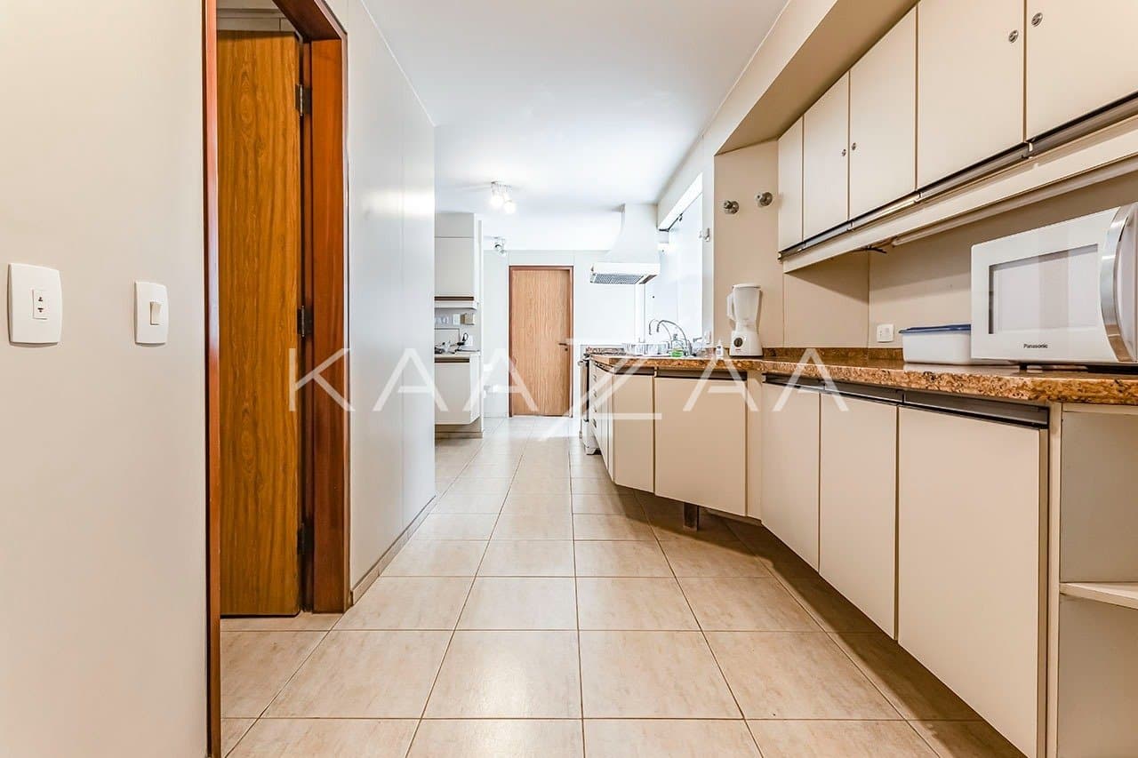 Com ares de casa de campo, uma residência espetacular no Jardim América. - Foto 24