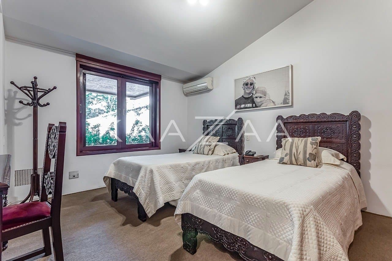 Com ares de casa de campo, uma residência espetacular no Jardim América. - Foto 35