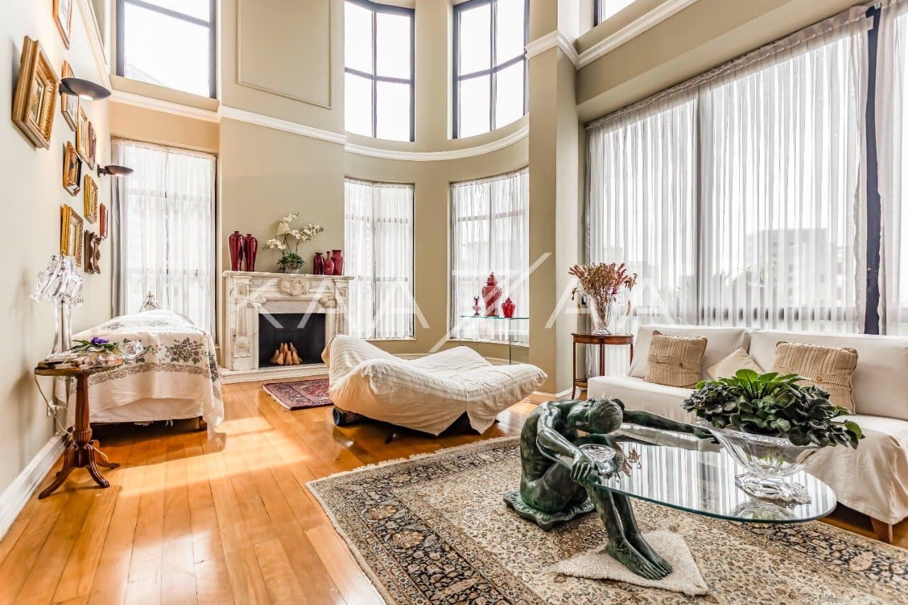 Para se viver envolvido por uma arquitetura elegante e detalhes clássicos, nesta Cobertura Duplex em Moema. - Foto 1