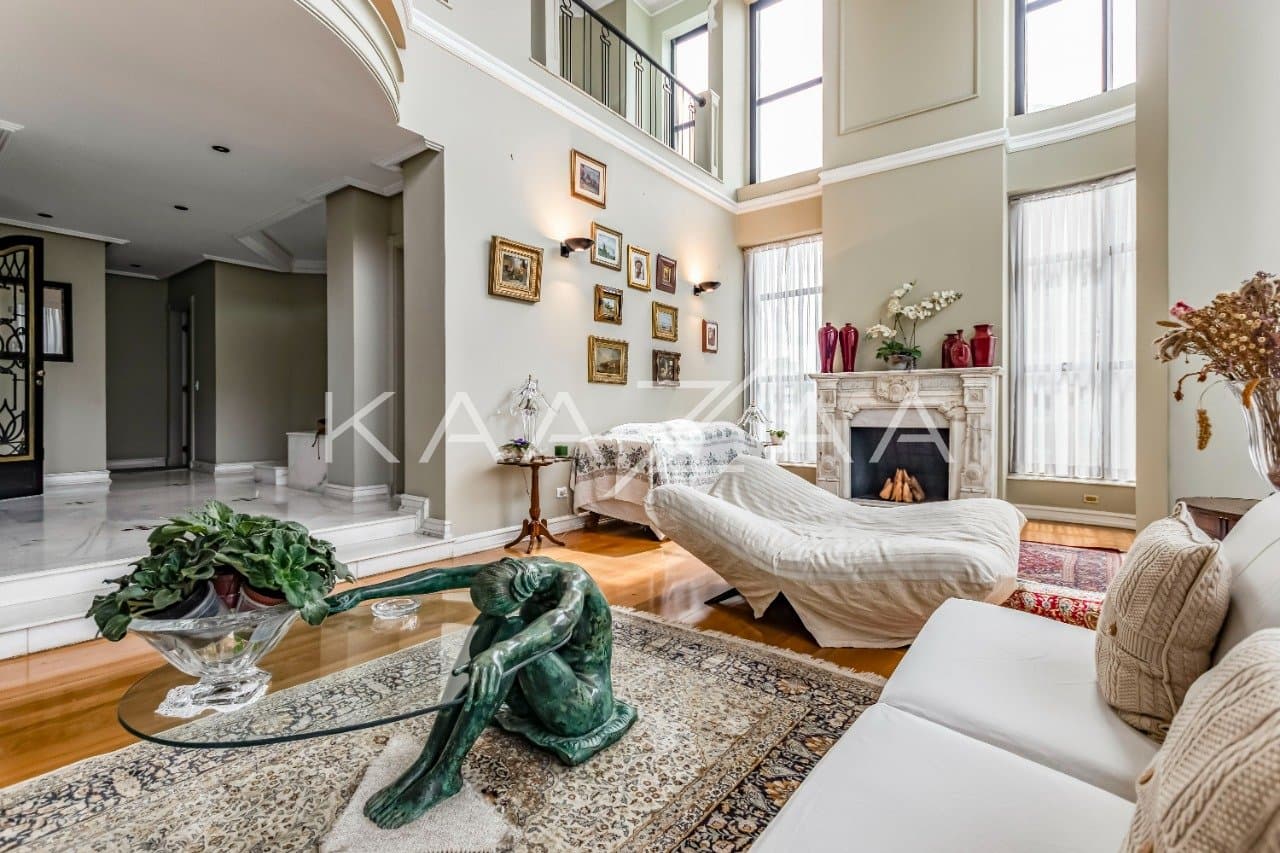 Para se viver envolvido por uma arquitetura elegante e detalhes clássicos, nesta Cobertura Duplex em Moema. - Foto 2