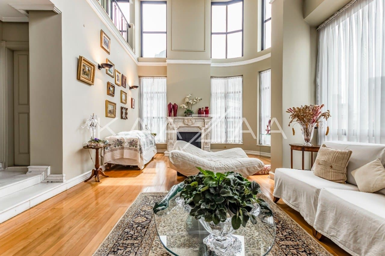 Para se viver envolvido por uma arquitetura elegante e detalhes clássicos, nesta Cobertura Duplex em Moema. - Foto 4