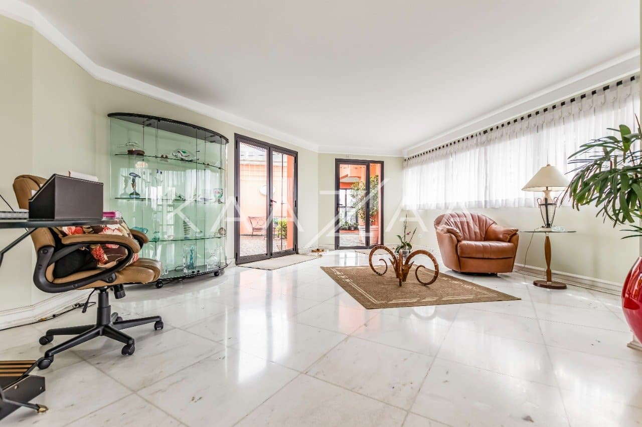 Para se viver envolvido por uma arquitetura elegante e detalhes clássicos, nesta Cobertura Duplex em Moema. - Foto 14