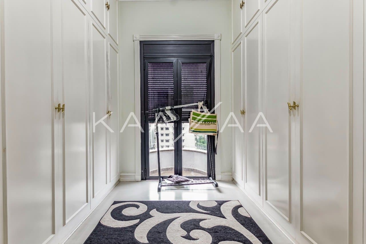 Para se viver envolvido por uma arquitetura elegante e detalhes clássicos, nesta Cobertura Duplex em Moema. - Foto 23