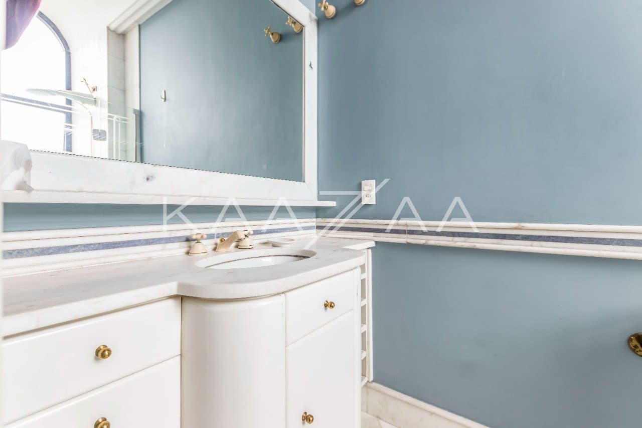 Para se viver envolvido por uma arquitetura elegante e detalhes clássicos, nesta Cobertura Duplex em Moema. - Foto 25