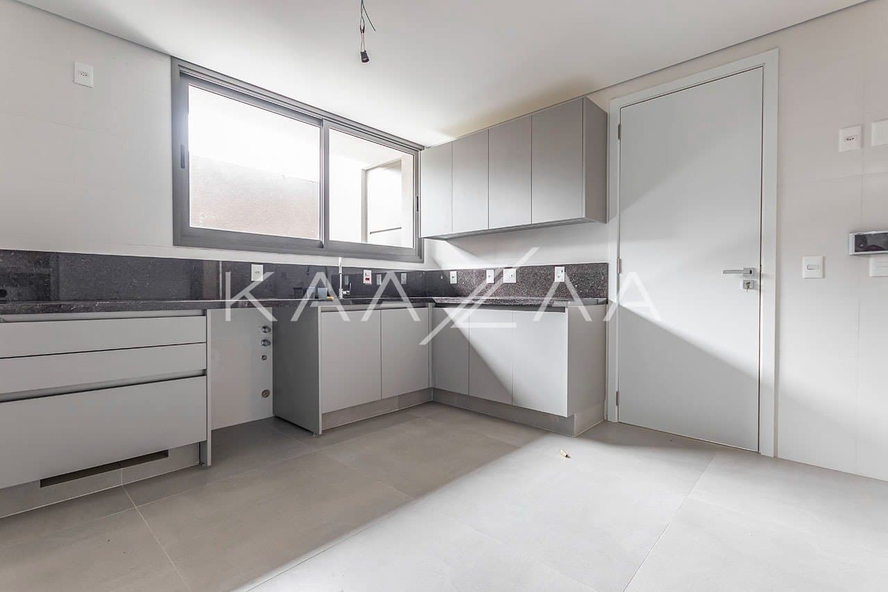 Impecável é a palavra que define essa casa com espaços modernos, em Alto de Pinheiros. - Foto 13