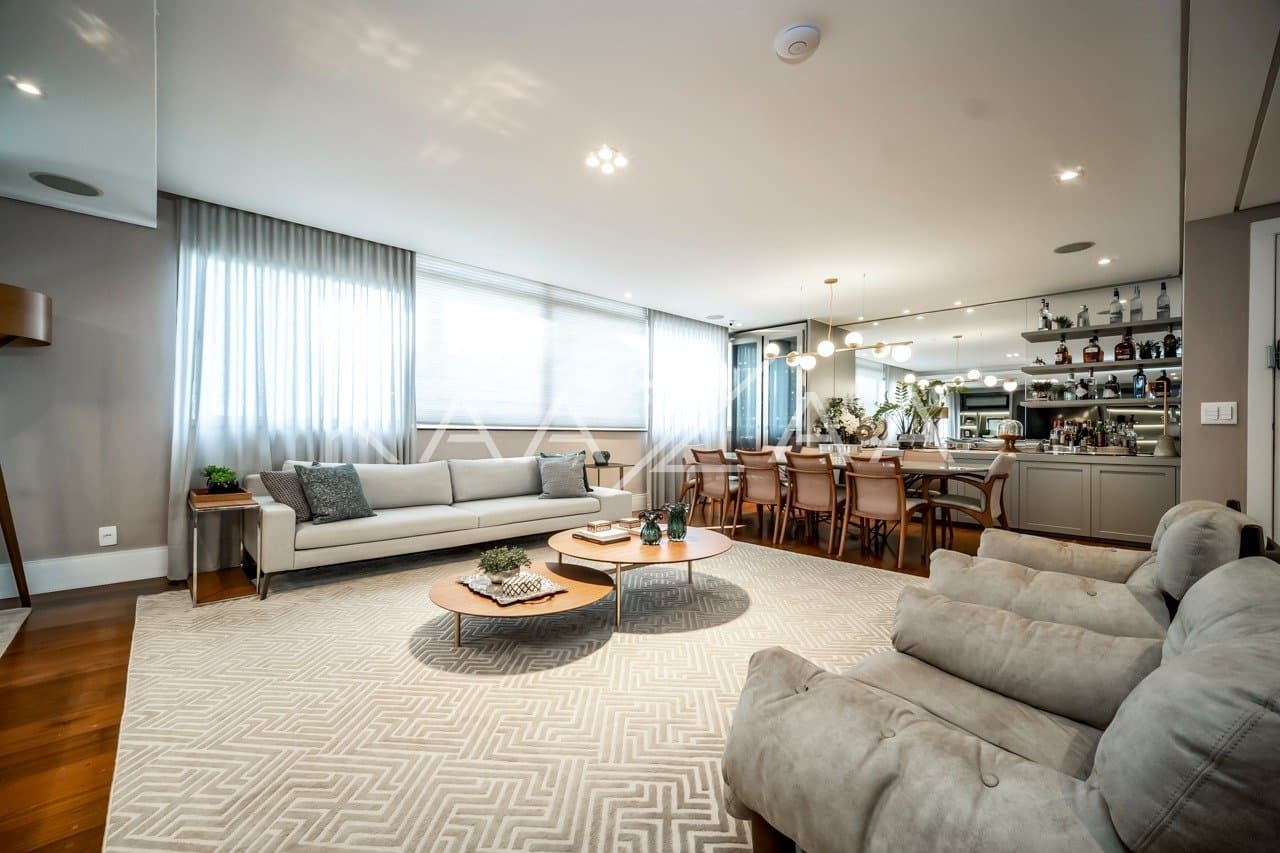 Um apartamento belíssimo no Itaim Bibi: reformado, com excelente infra-estrutura e acabamentos. - Foto 4