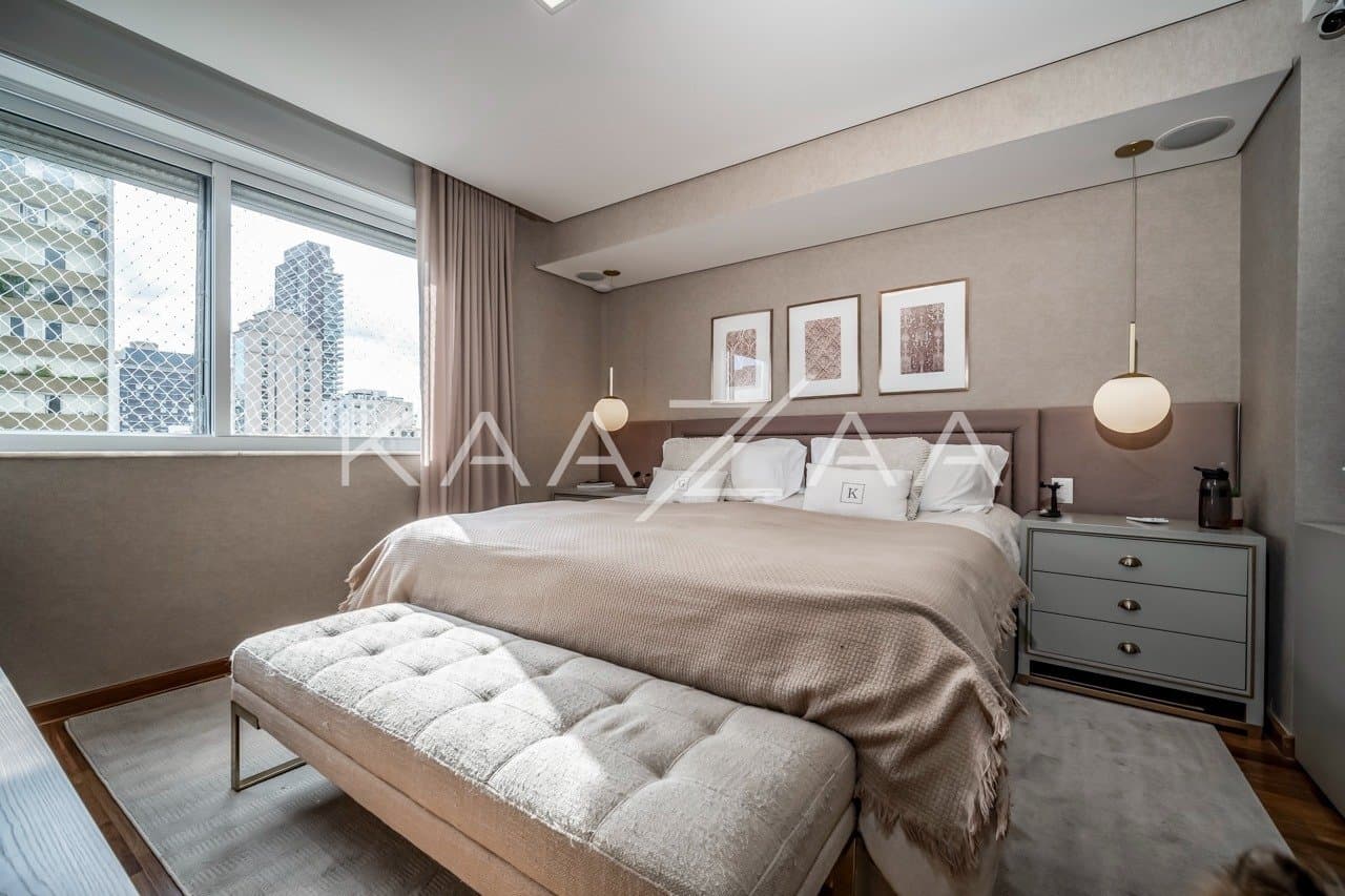 Um apartamento belíssimo no Itaim Bibi: reformado, com excelente infra-estrutura e acabamentos. - Foto 13