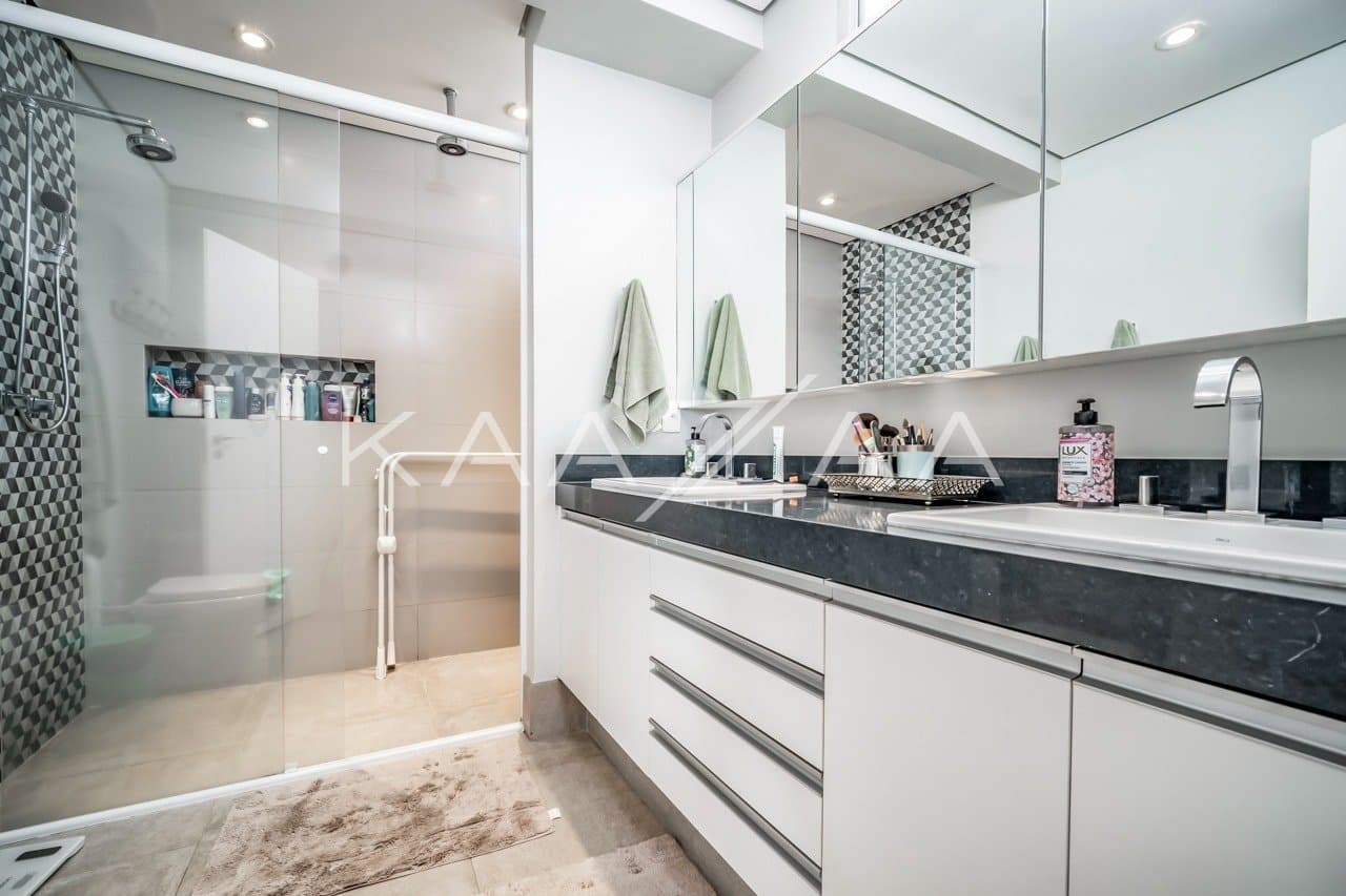 Um apartamento belíssimo no Itaim Bibi: reformado, com excelente infra-estrutura e acabamentos. - Foto 14