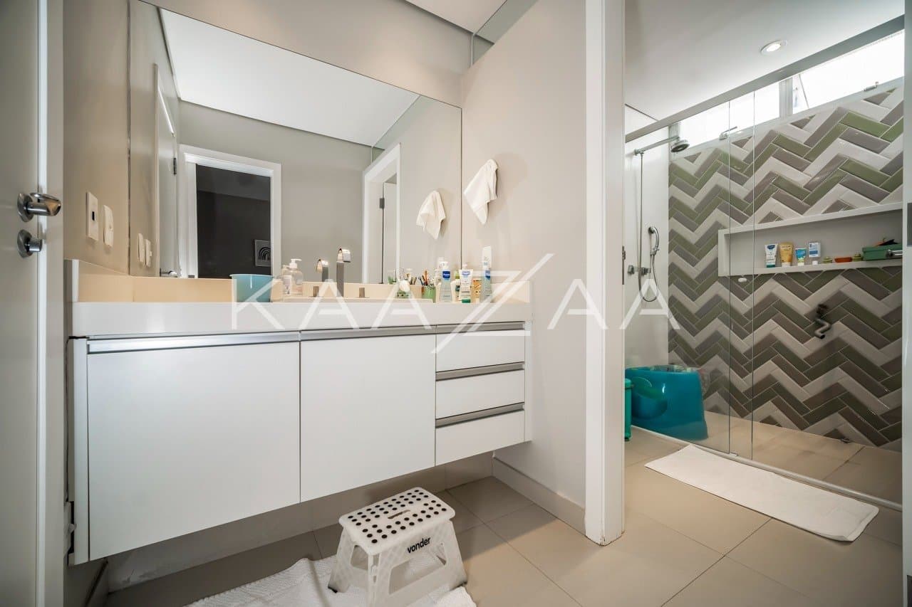 Um apartamento belíssimo no Itaim Bibi: reformado, com excelente infra-estrutura e acabamentos. - Foto 18