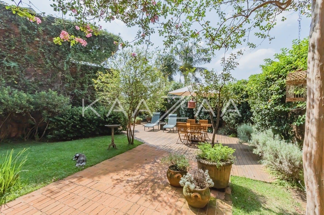 Viver em tranquilidade sem sair de São Paulo. Casa com ares de campo, em Cidade Jardim. - Foto 1