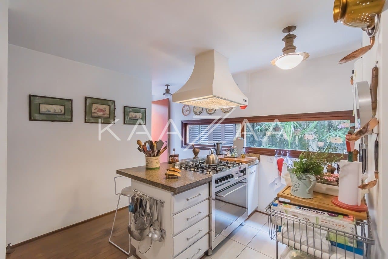 Viver em tranquilidade sem sair de São Paulo. Casa com ares de campo, em Cidade Jardim. - Foto 19