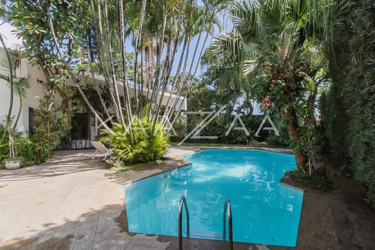 Casa com ares frescos, paisagismo e muita tranquilidade. Uma planta inigualável, no Jardim Guedala. - Foto 1