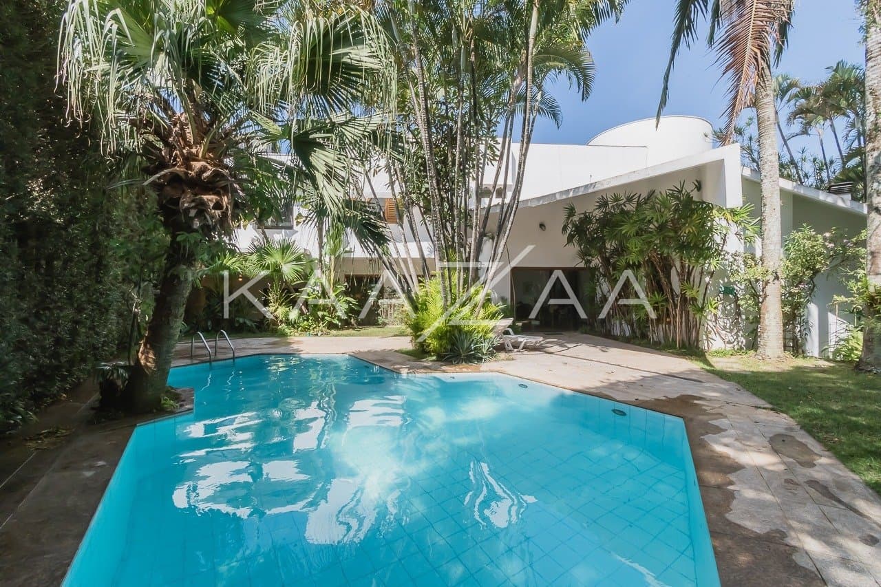 Casa com ares frescos, paisagismo e muita tranquilidade. Uma planta inigualável, no Jardim Guedala. - Foto 3