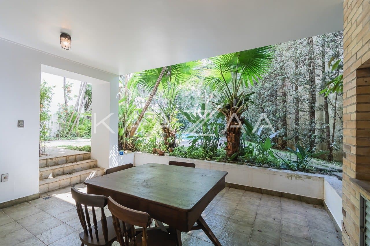 Casa com ares frescos, paisagismo e muita tranquilidade. Uma planta inigualável, no Jardim Guedala. - Foto 4