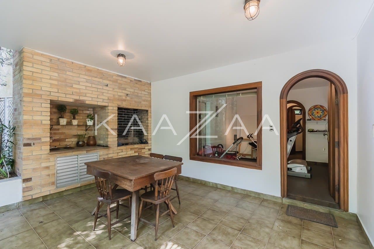 Casa com ares frescos, paisagismo e muita tranquilidade. Uma planta inigualável, no Jardim Guedala. - Foto 5