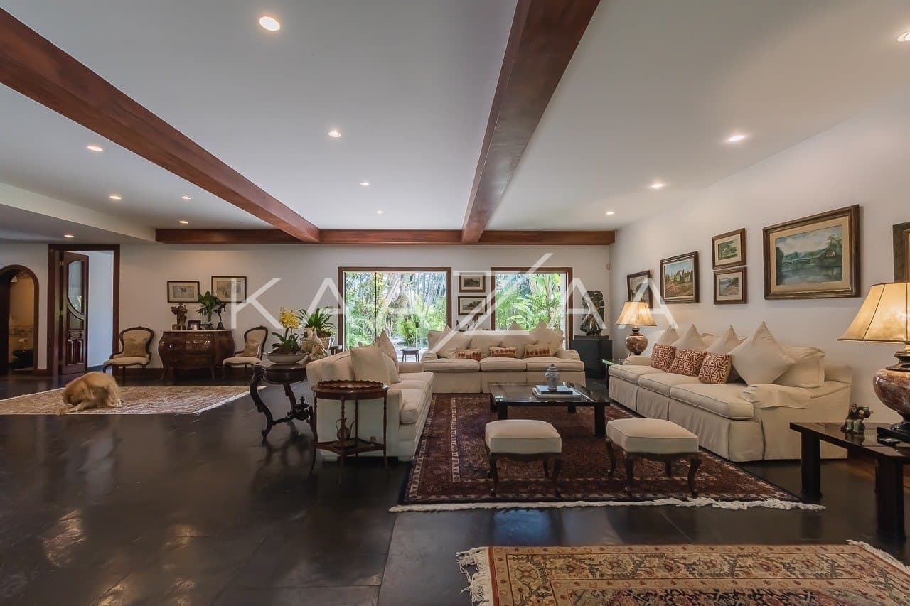 Casa com ares frescos, paisagismo e muita tranquilidade. Uma planta inigualável, no Jardim Guedala. - Foto 6