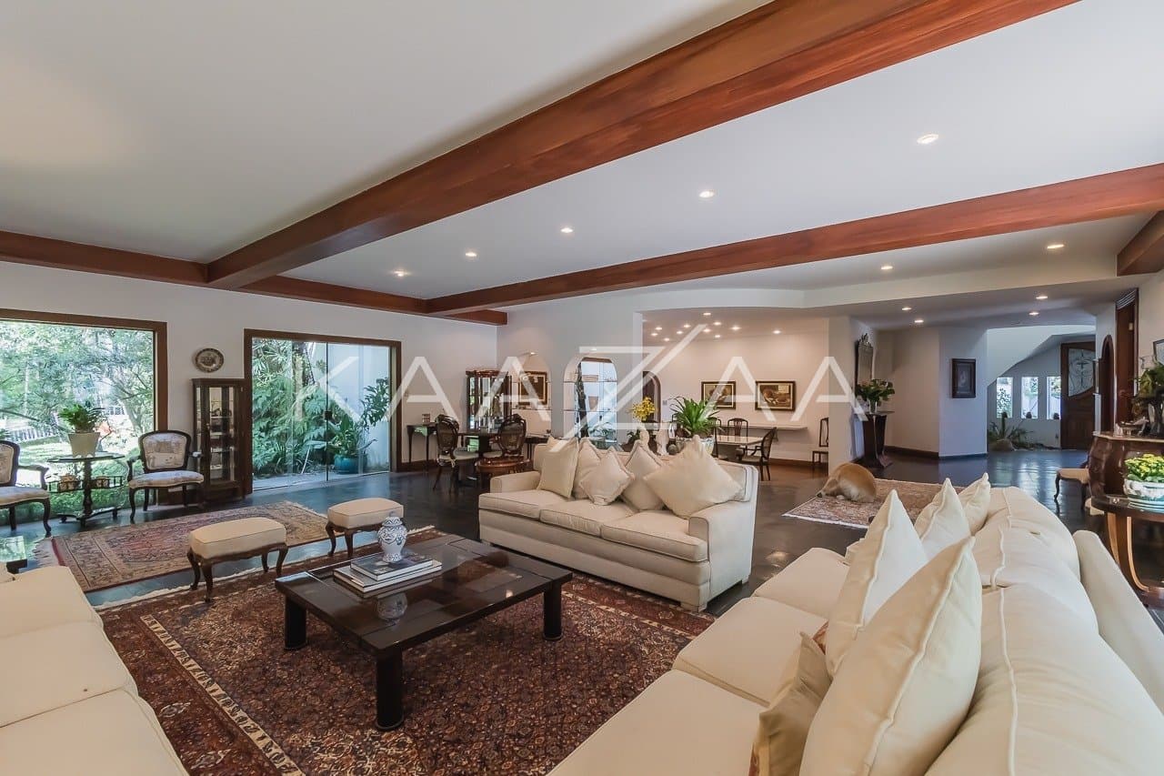 Casa com ares frescos, paisagismo e muita tranquilidade. Uma planta inigualável, no Jardim Guedala. - Foto 8