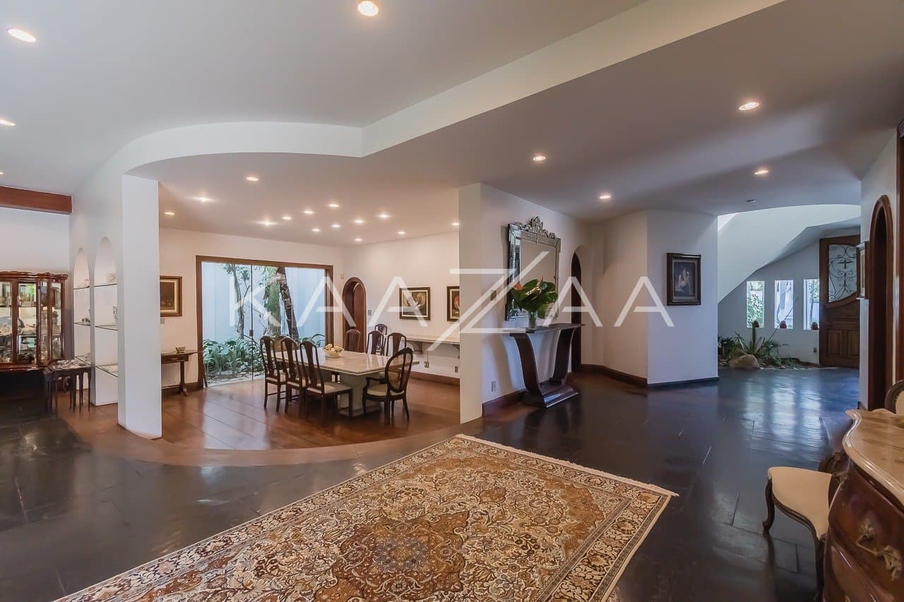 Casa com ares frescos, paisagismo e muita tranquilidade. Uma planta inigualável, no Jardim Guedala. - Foto 9