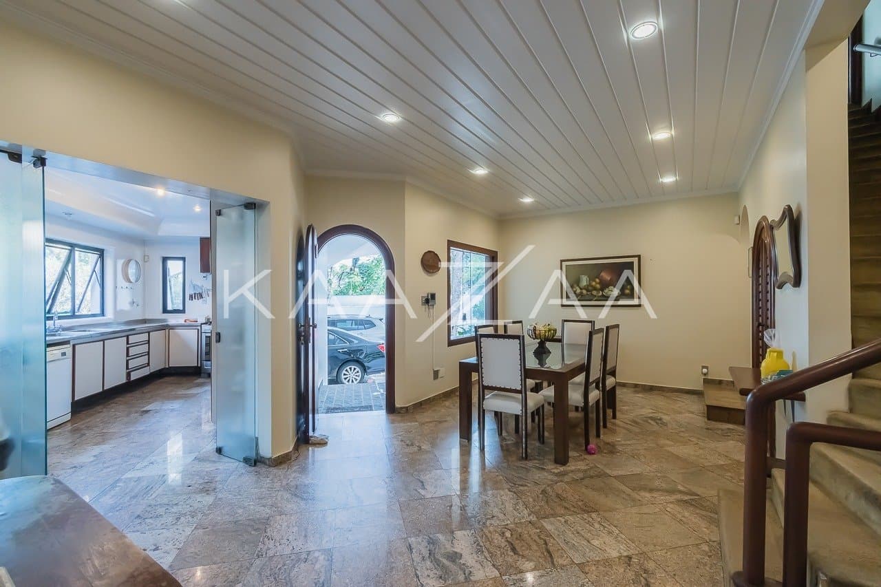 Casa com ares frescos, paisagismo e muita tranquilidade. Uma planta inigualável, no Jardim Guedala. - Foto 12