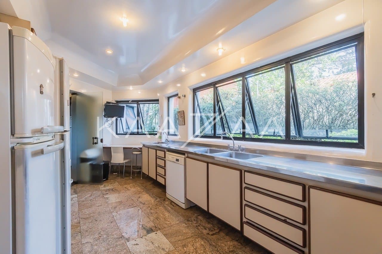 Casa com ares frescos, paisagismo e muita tranquilidade. Uma planta inigualável, no Jardim Guedala. - Foto 15