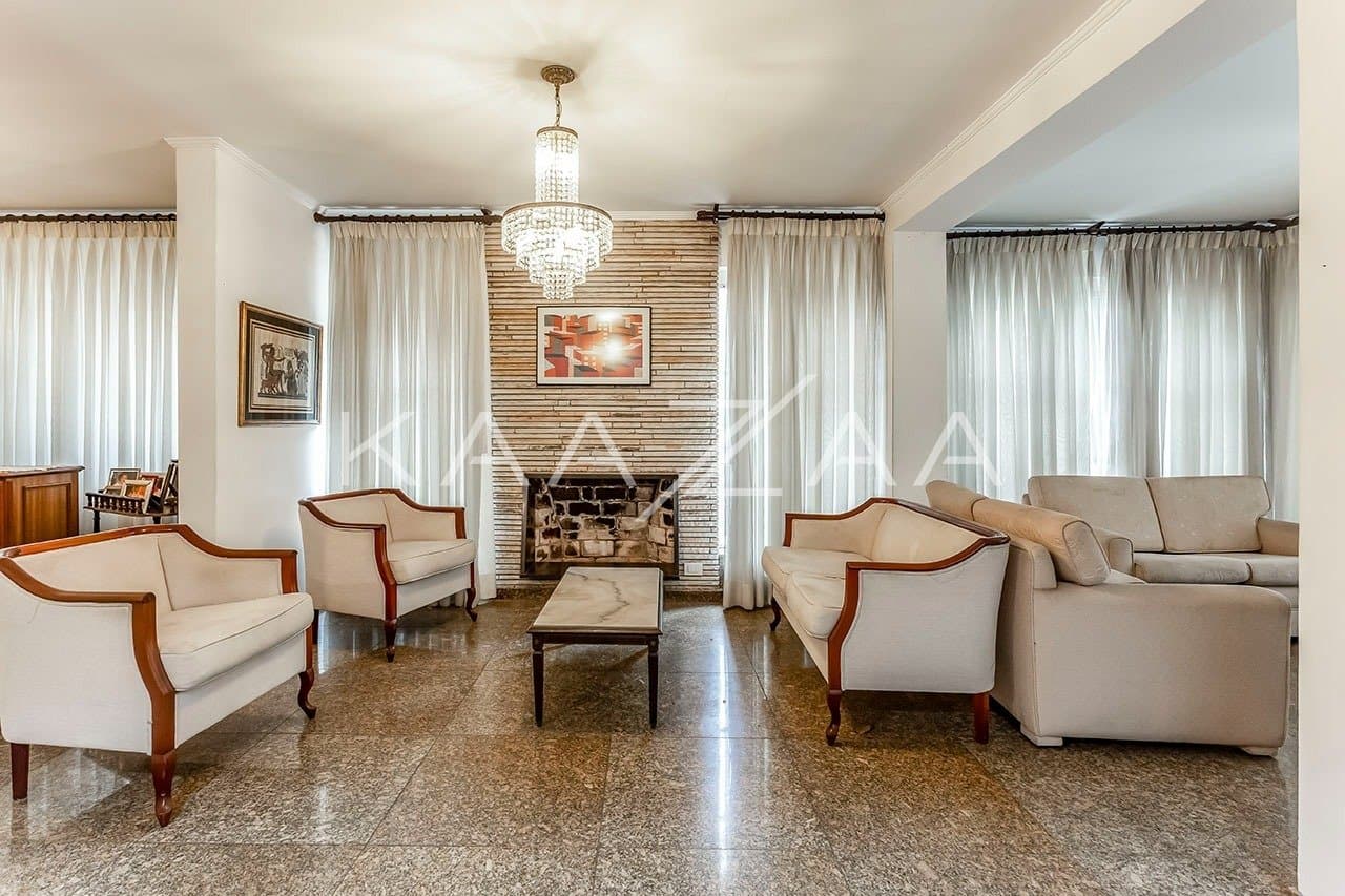 Casa ampla, em rua arborizada e muito bem localizada, no Jardim Paulista. - Foto 1