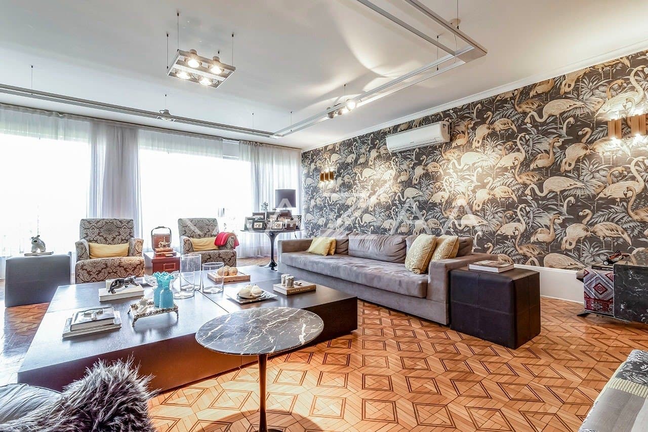 Casa pensada com bom gosto, materiais de primeira e muita brecha para o sossego. Em Alto de Pinheiros. - Foto 3