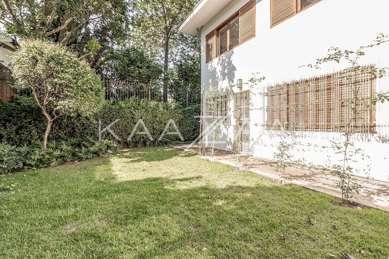 Casa pensada com bom gosto, materiais de primeira e muita brecha para o sossego. Em Alto de Pinheiros. - Foto 10