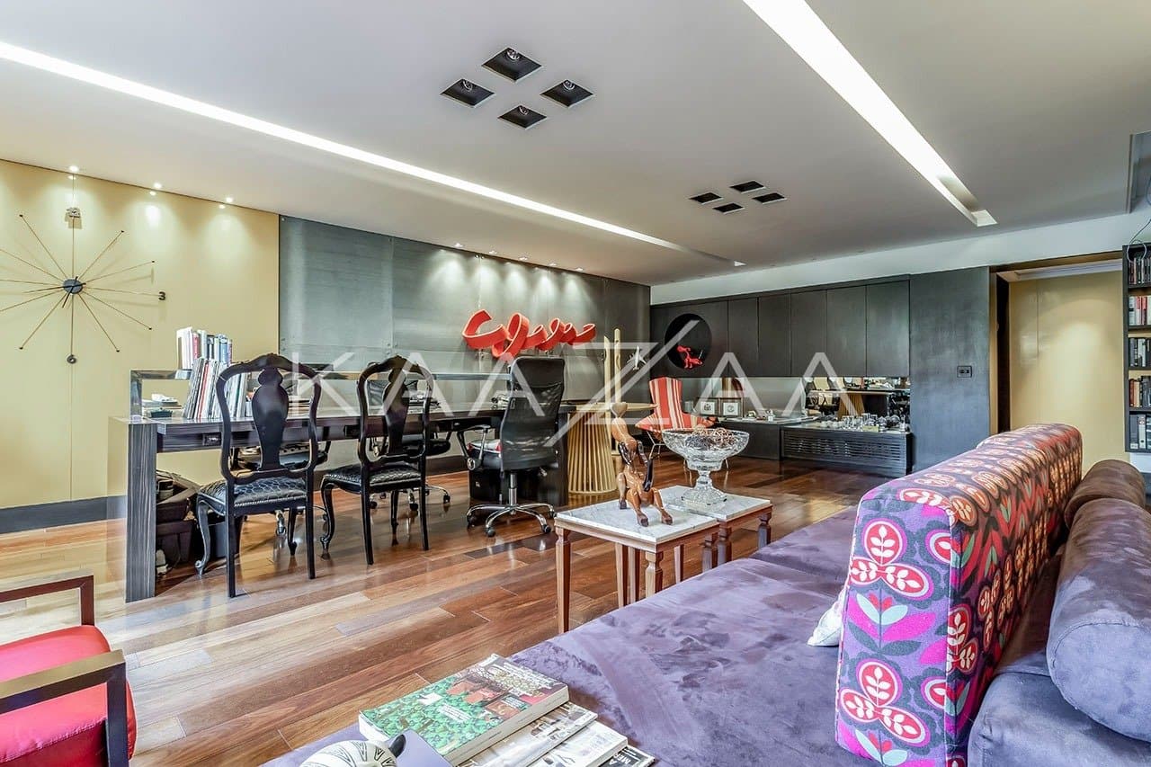 Casa pensada com bom gosto, materiais de primeira e muita brecha para o sossego. Em Alto de Pinheiros. - Foto 11