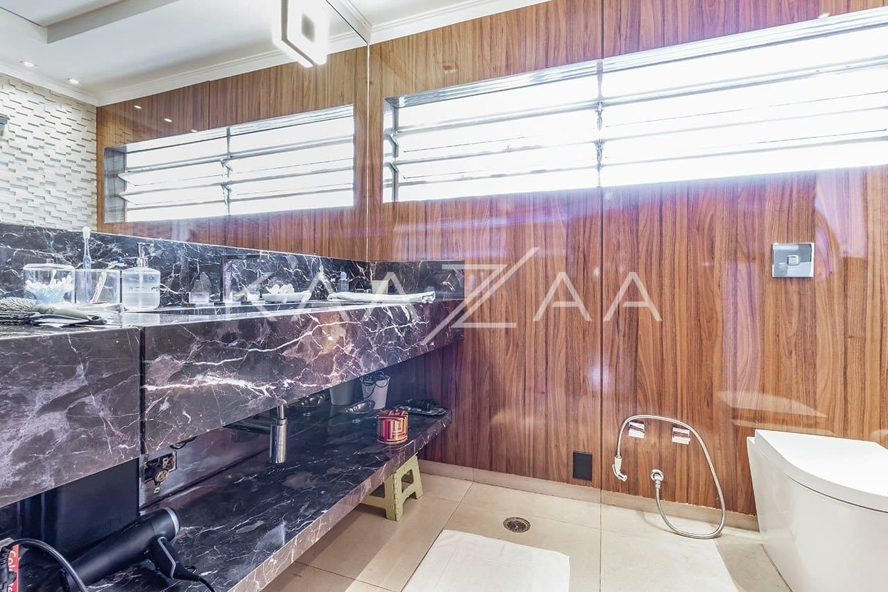 Casa pensada com bom gosto, materiais de primeira e muita brecha para o sossego. Em Alto de Pinheiros. - Foto 19