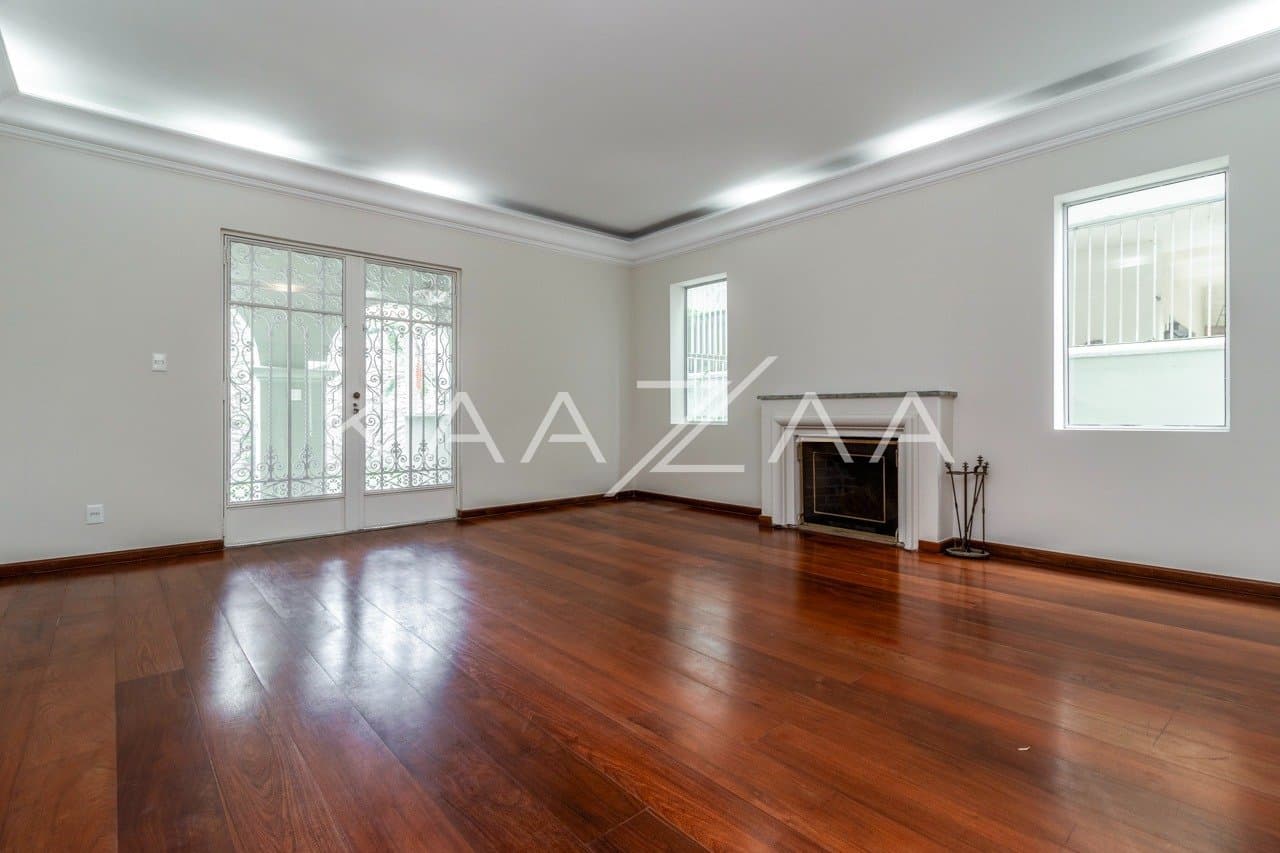 Casa confortável com terraço, em rua tranquila no Jardim Paulista. - Foto 1