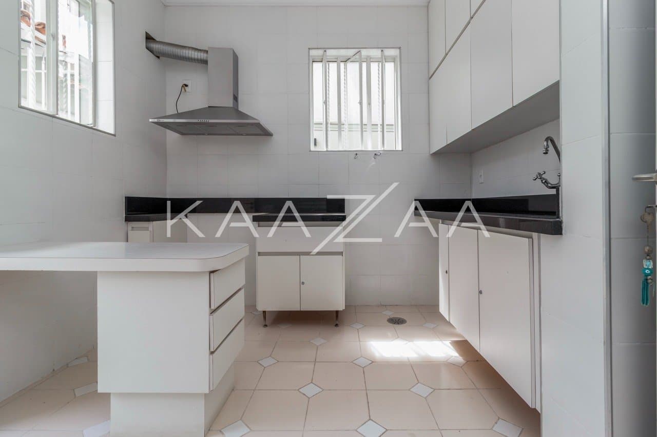 Casa confortável com terraço, em rua tranquila no Jardim Paulista. - Foto 13